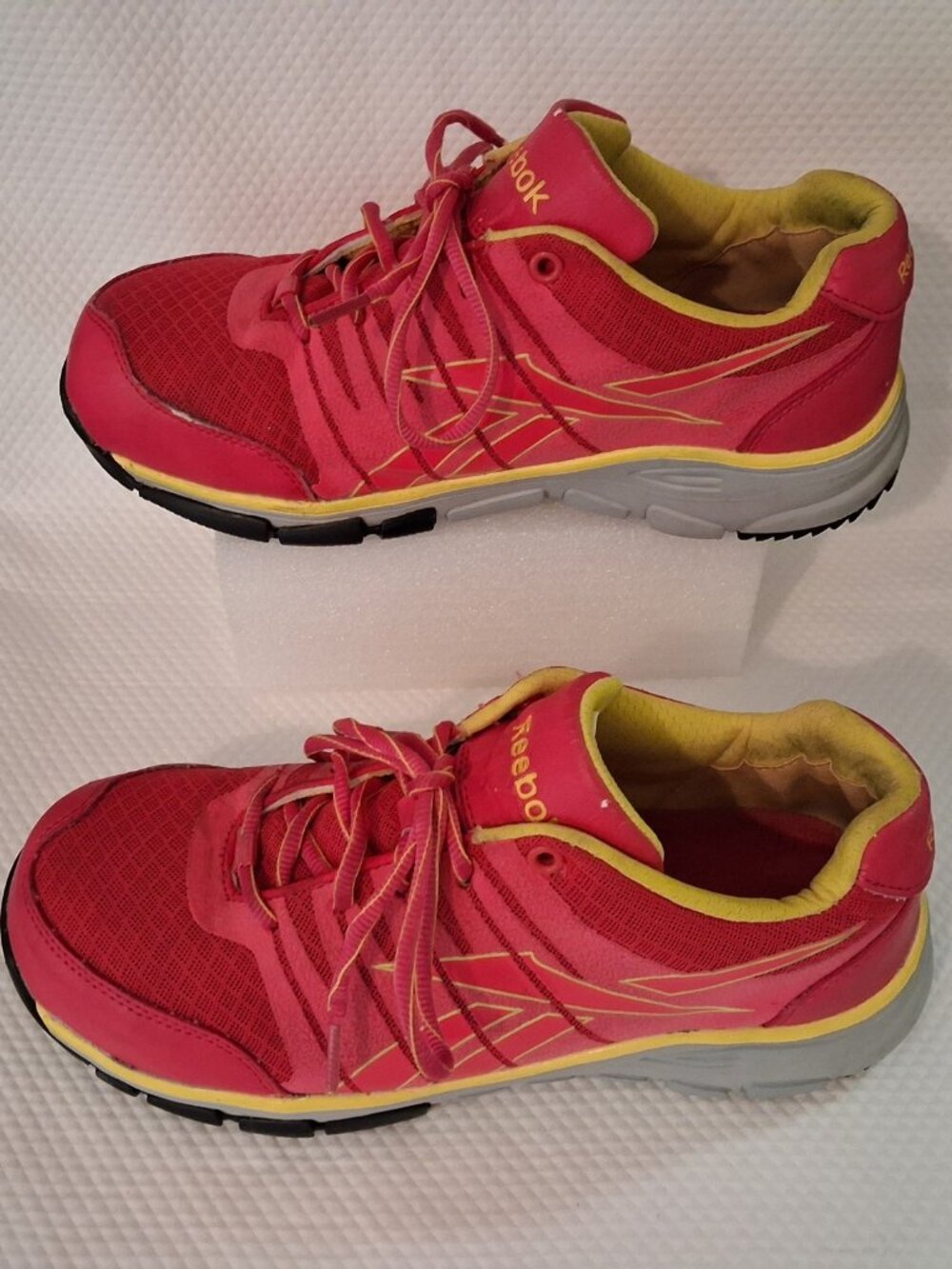 Reebok Womens Arion Work Shoes Pink Yellow RB458 Low Top Lace Up Sneakers sz 10W